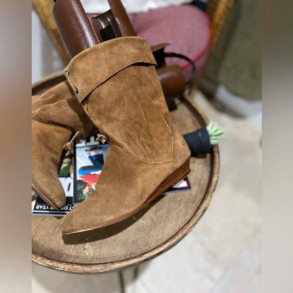 Suede Vintage Boot - Picture 5 of 9